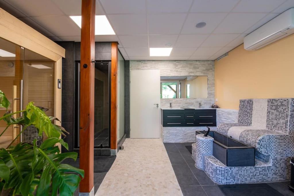 Wellness Studio Tiel Met Sauna En Jacuzzi Экстерьер фото