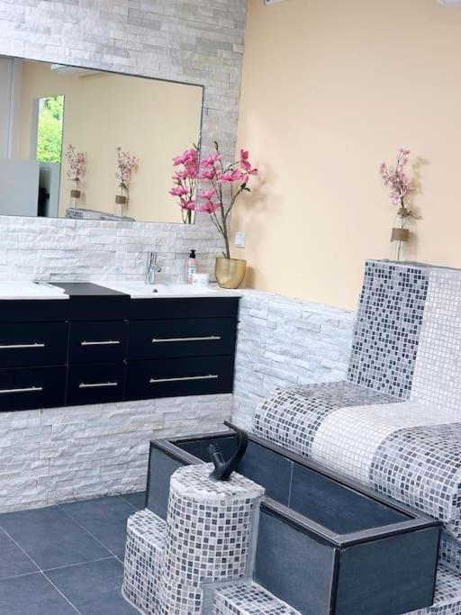 Wellness Studio Tiel Met Sauna En Jacuzzi Экстерьер фото